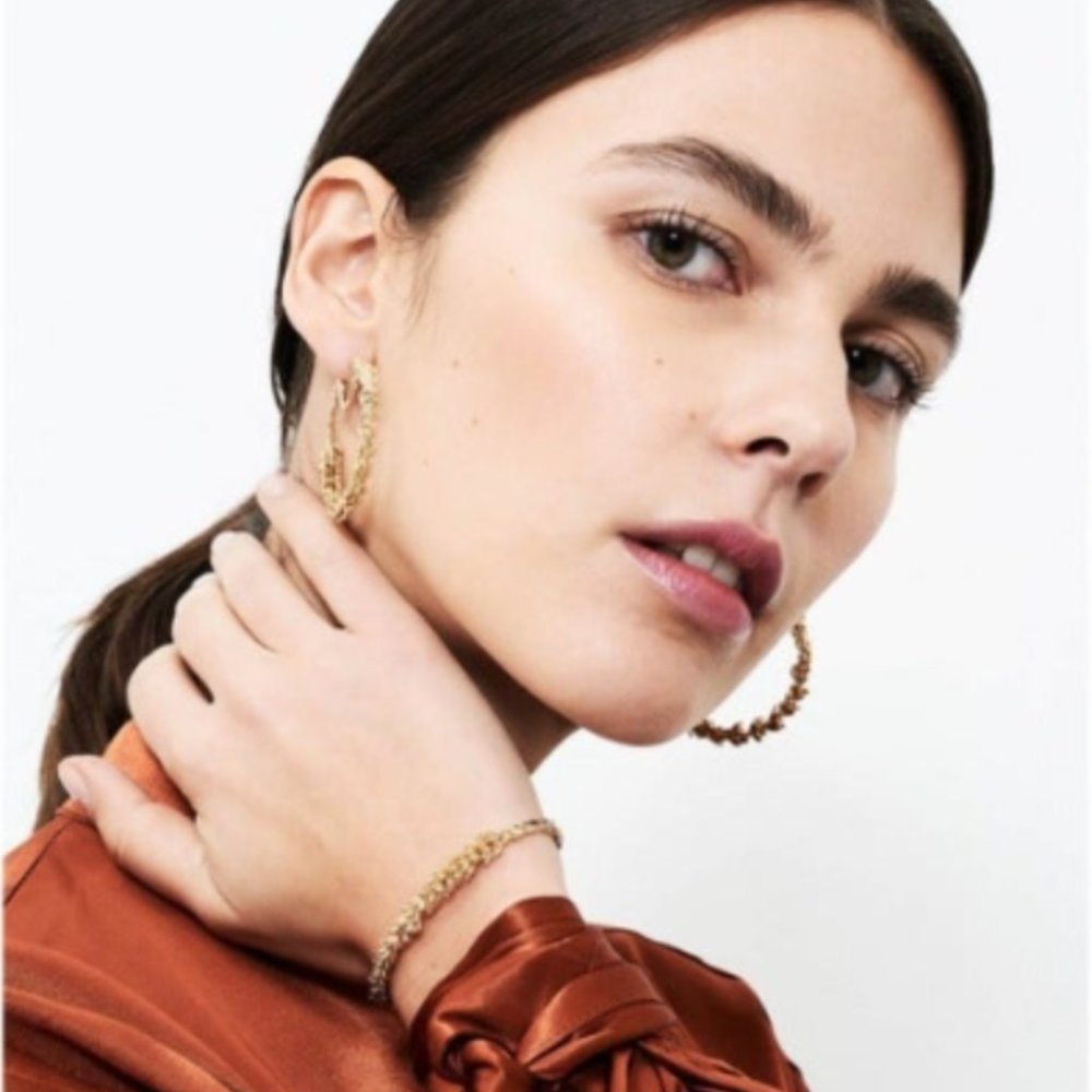 Les Nereides BLAZING NATURE LAVENDER'S BRANCH HOOPS IN GOLD